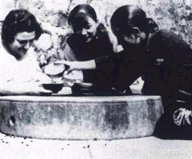 宋美龄|老照片:倒茶的宋庆龄,颜值不输宋美龄的于凤至,钓鱼的赵一荻!