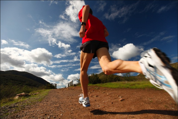 『深蹲』马拉松选手，必须做力量训练的三大好处！