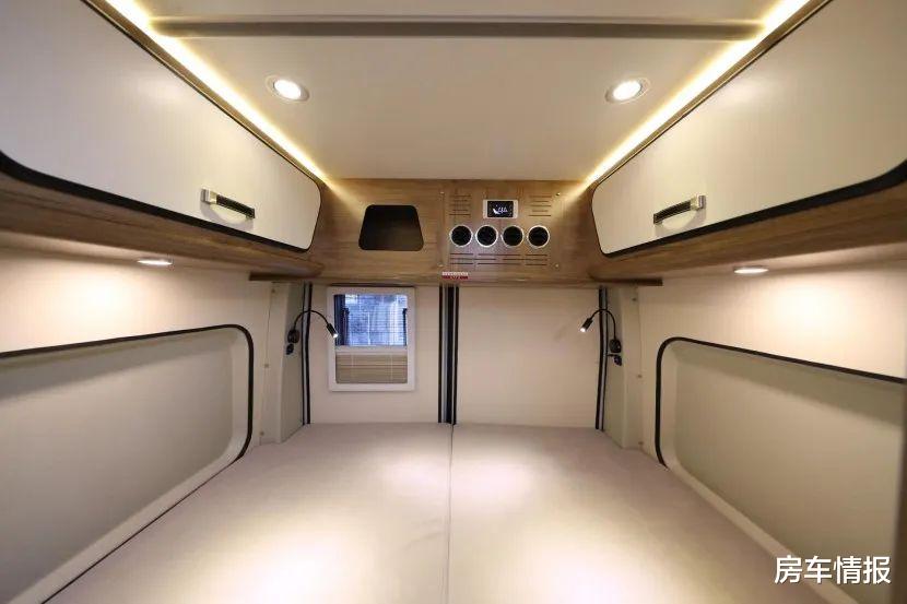 房车:这款V90房车性价比超高!加长轴后双胎2.0T发动机,售价不到23万