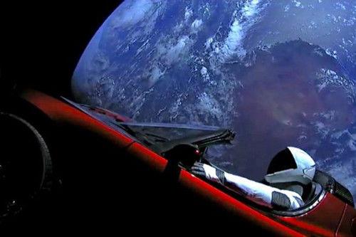 『卫星』谁在宇宙中开车?3.31亿公里外有辆红色跑车,现在还在前进