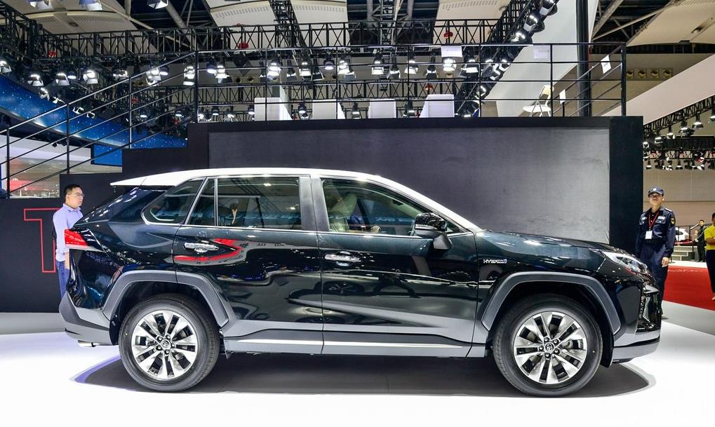 丰田威兰达|又一款丰田被热捧，颜值比CRV高，满油1100km，30天卖出9841台