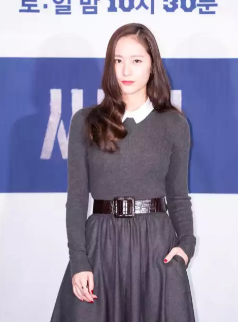 郑秀晶|郑秀晶离开SM后首次露面，离开了十级PS后，意外暴露直线腰