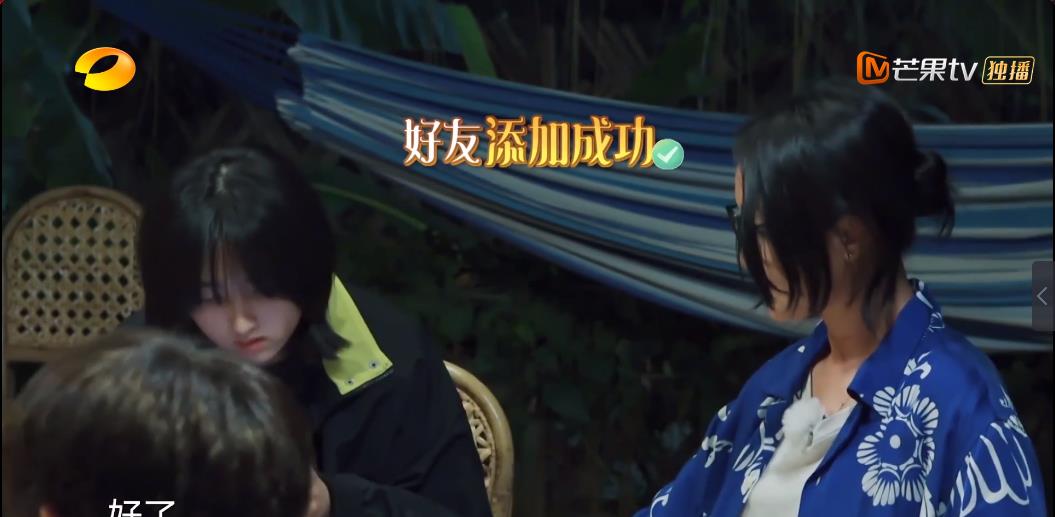 [张子枫]临近高考，张子枫依旧拍摄综艺节目，两位教师在身边慌什么？