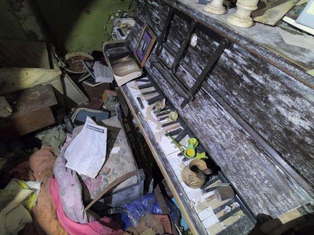 野生菌|英男子丛林散步发现神秘小屋,屋中20年没人动过仍充满生活气息