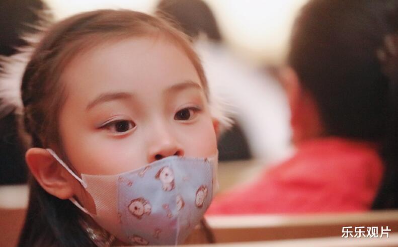贾云馨|李小璐带甜馨参加钢琴表演，贾乃亮不在现场，女儿真名叫贾云馨