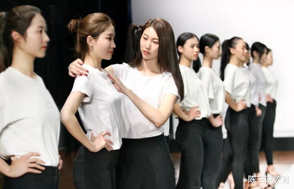 高校|教育部传达两个坏消息，高校新生有苦难言，家长：真上不起学了