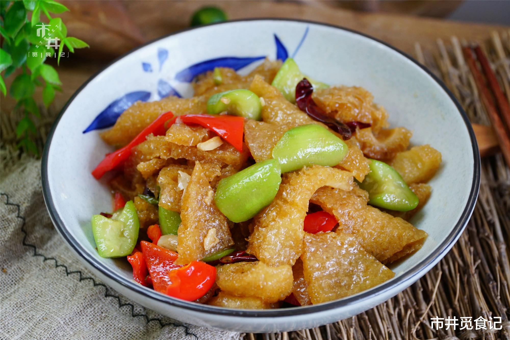 「食材」它和丝瓜一起炒是绝配，几块钱1斤，爽口解馋，天热宁可不吃肉了