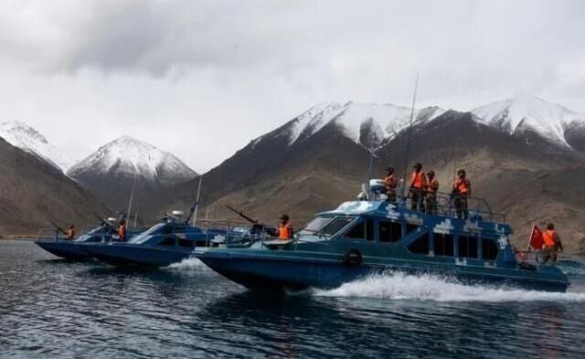 #班公湖#中印边境班公湖的神奇现象：我国这边水草丰美，印度那边寸草难生。