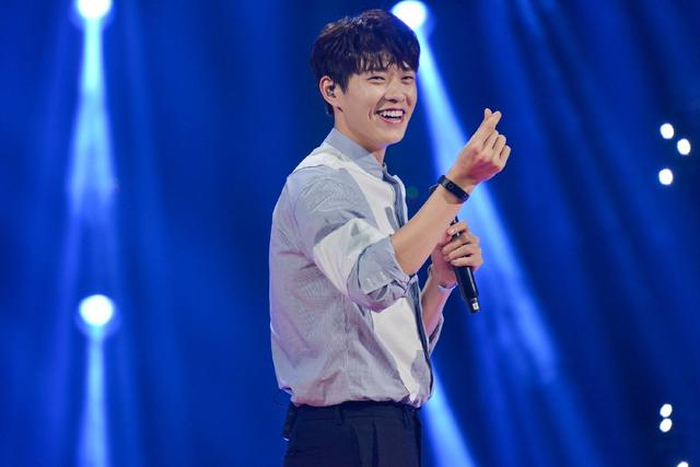 王一博|2020最受欢迎男演员投票，罗云熙第七，王一博第二，榜首一骑绝尘