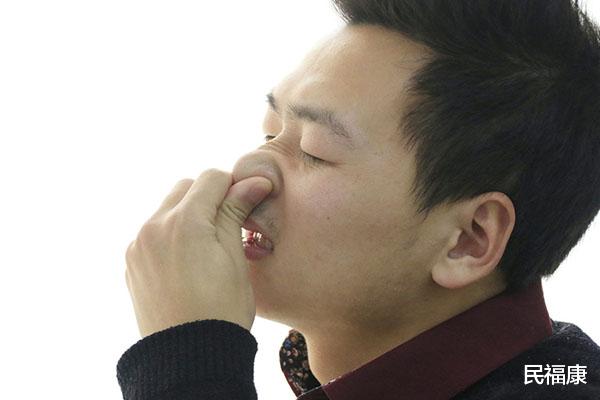 |经常吸烟的人，脸上“突变”较为明显，别忽视，肺或已“烂如网”