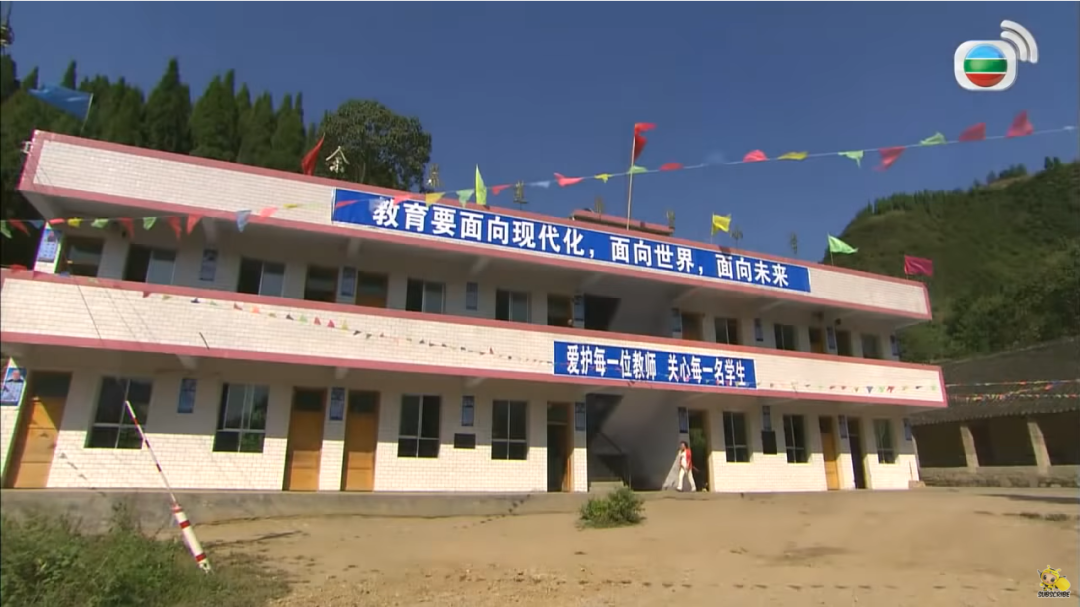 余慕莲|周星驰御用“丑女”病危，孤独终老却“救”下300个小孩...