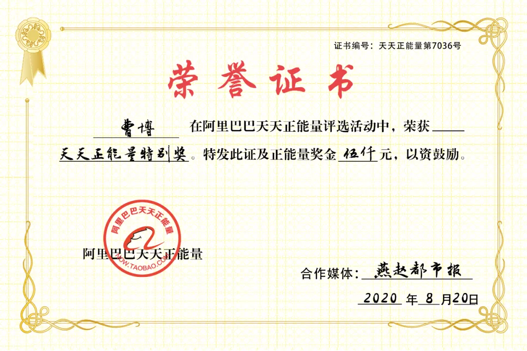 阿里巴巴|高温下，2岁男童被父母锁在车内奄奄一息，陌生小伙一拳救一命，自己却鲜血淋漓