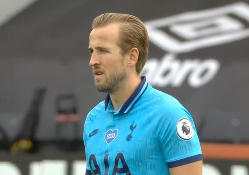 哈里·凯恩|热刺遭遇争议判罚，凯恩禁区倒地被VAR无视，穆里尼奥气得转圈圈