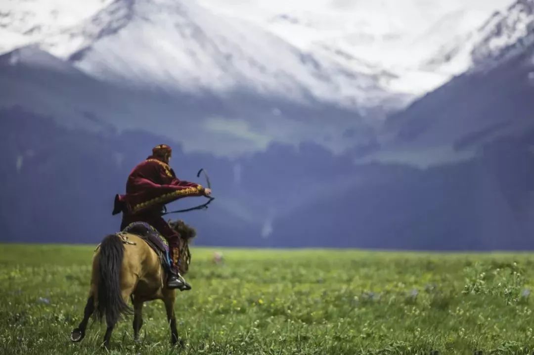 「新疆维吾尔自治区」从新疆出发，中国最长最美公路横空出世，一路顶级风光！