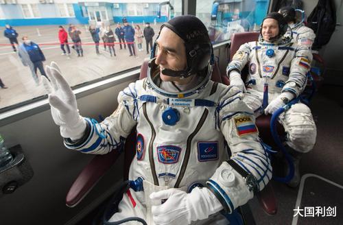 太空：外太空也被病毒沦陷了？空间站3人恐已感染，曾亲密接触新冠患者