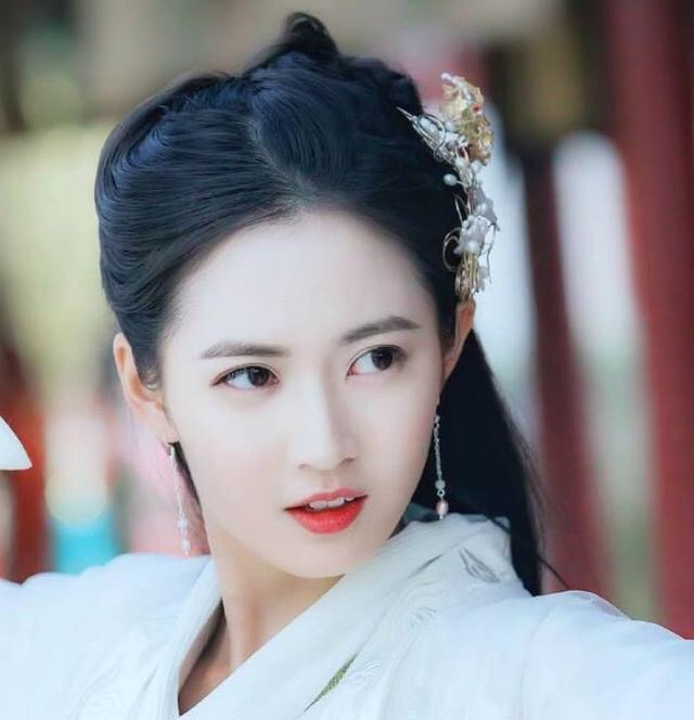 唐嫣：唐嫣工作室签约的四大新人，经夫妻联手打造，一美一帅正当红