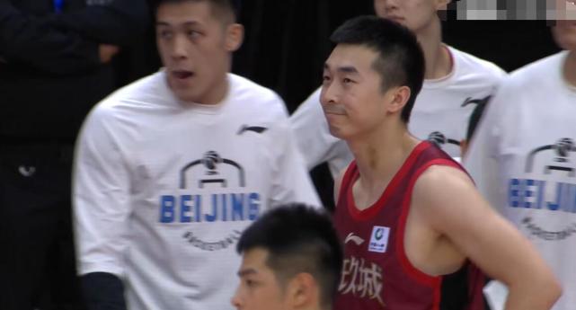 广东男篮|寒心！裁判做出取消比赛的判罚后，谁注意王晓辉这举动：太狠了