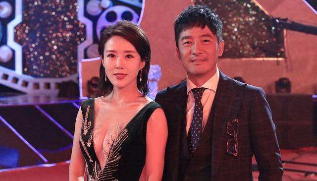 #公益#记忆中没看过她作品，但年年来金鸡百花刷存在感，逢“鸡”必到