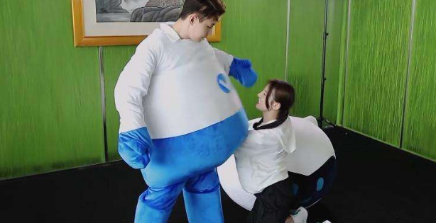 『刘宪华』不仅是迪丽热巴，女星们请离刘宪华远一些，毕竟这4张照片足够了