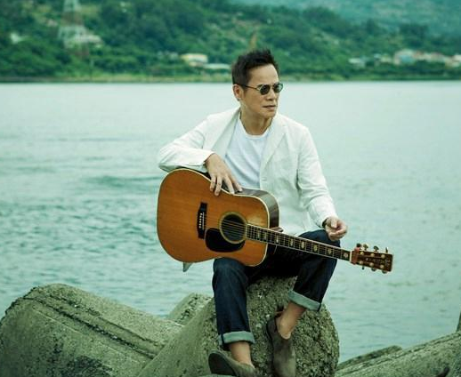 「电影」一首火了整整32年的歌曲，歌词中没有一个爱字，引发了无数人共鸣