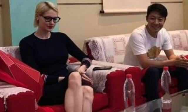 撒贝宁|结婚4年堪比“整容”，撒贝宁还是原来模样，李白却早已换了个人