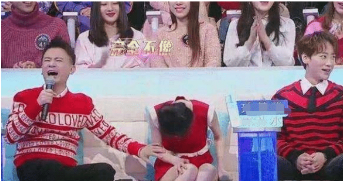 冯提莫|那个在节目中,摸冯提莫大腿20多次的男星,如今过的怎么样了?