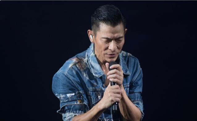 刘德华▲刘德华身家百亿，父母却穿15块钱布鞋姐姐穷困潦倒？他回答太真实