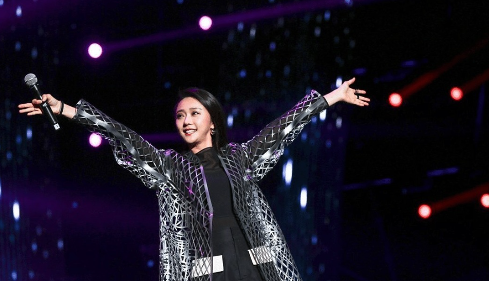 「中国好声音」她隐瞒婚史参加《中国好声音》,成名后转身就离婚,今却已成这样