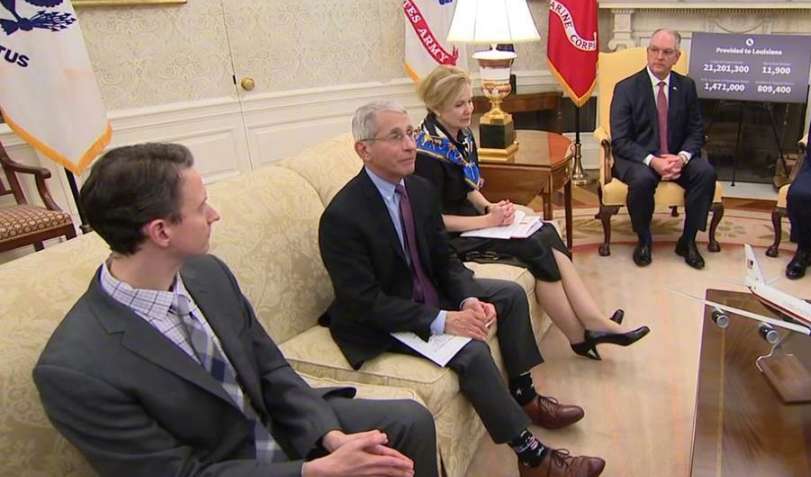 『美国』刚宣布肺炎大流行结束！美国“钟南山”揭开真相，特朗普暴跳如雷