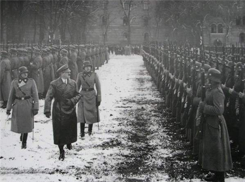 希特勒|希特勒说过最霸气的3句话，句句让士兵热血沸腾，网友：洗脑高手