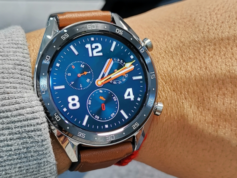 智能手表▲华为智能手表系列中的佼佼者，拥有全面的功能，体验绝佳