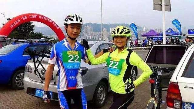 『骑行』25岁小伙和46岁大妈结婚，不顾家人劝阻，婚后生活恩爱和谐