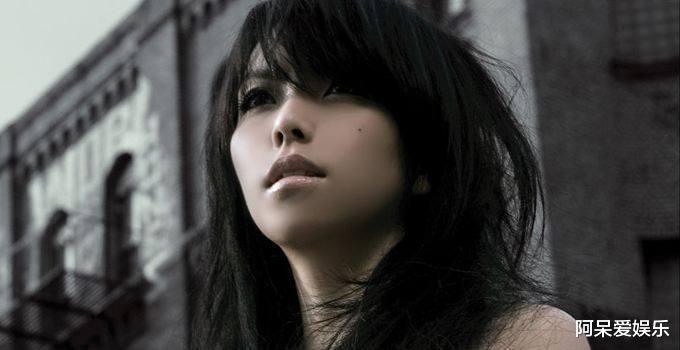 「上官喜爱」懂了上官喜爱为什么不能出道 因为华语乐坛不给她咔咔真唱的机会