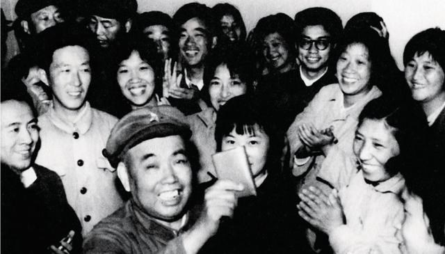 许世友|许世友与雷明珍离婚,几十年后前妻有事求他,他说了八个字