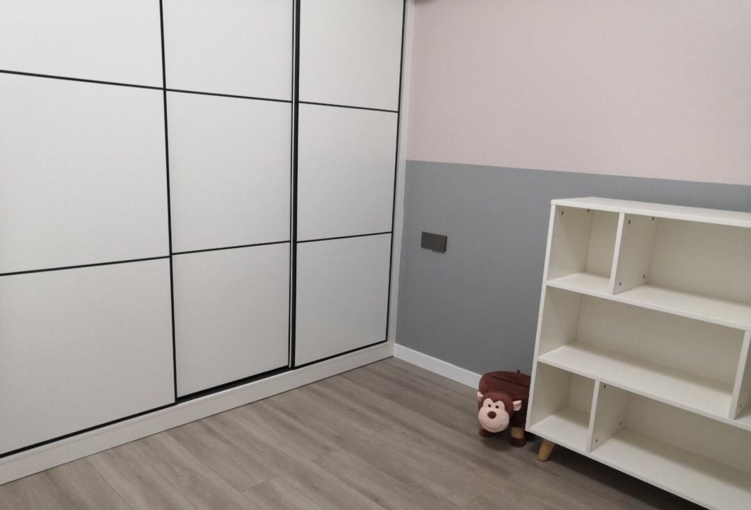 大门|新房装修完工，全屋定制柜子很喜欢，瓷砖做电视墙也有“高级感”