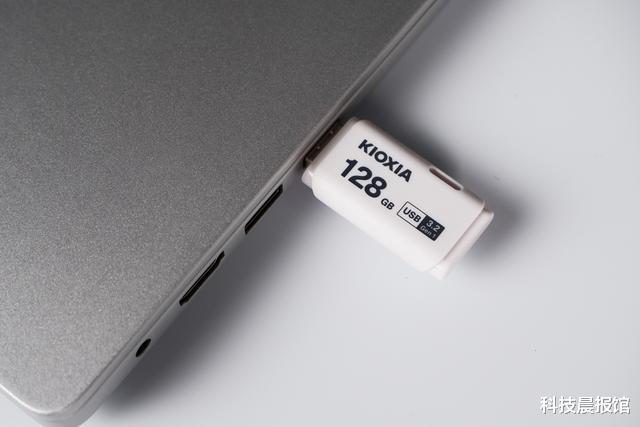 投影仪|差旅办公，如何选购U盘也有大讲究