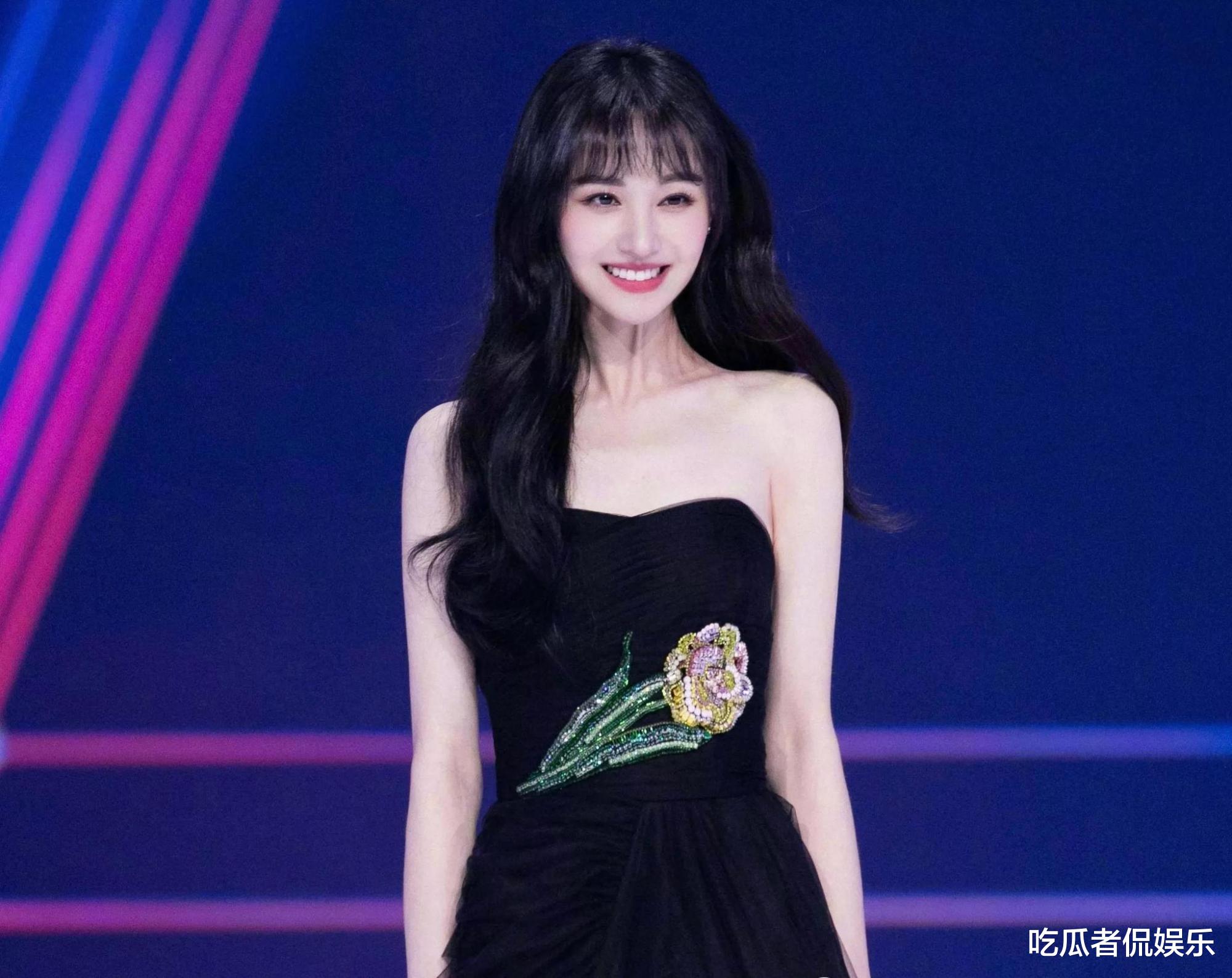 郑爽|郑爽或引发内娱大动荡，圈内艺人一反常态，无一人敢支持官媒声明