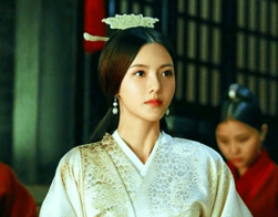 张芷溪|她是史上“最强女配”，自己买下版权当编剧，还把自己捧成女一号