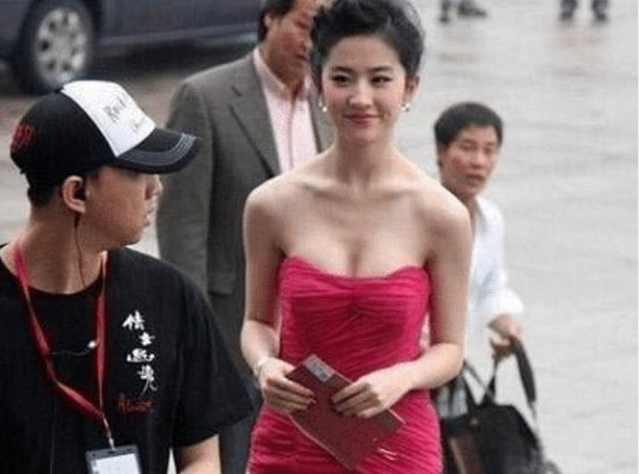 「刘亦菲」有种“放开”叫刘亦菲的纹身, 当她一转身, 粉丝，乐不出来