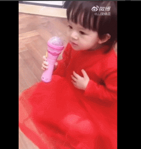 樊少皇|樊少皇女儿被误认成小男孩，妈妈基因太优秀，星二代颜值巅峰吧？