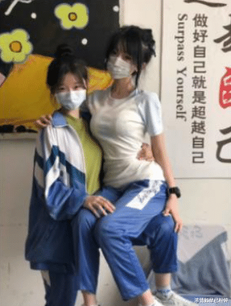 |“弟弟女同学才上初一就如此早熟？”哈哈哈吃啥长大的
