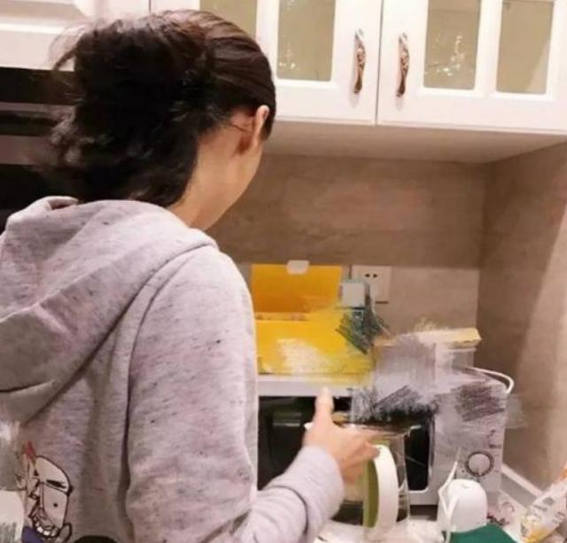 |姚笛晒出自己的豪宅，看卧室就知道遇到了真爱，布置太浪漫了