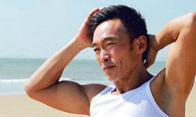 和“陳浩南”齊名，被日本前妻鼓勵拍風月戲，今鄭浩南55歲成路人-圖9