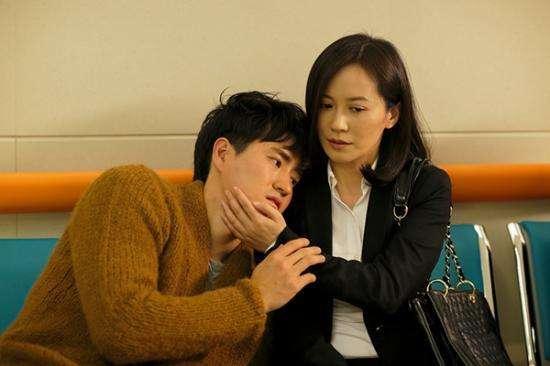 马伊琍|42岁阿姨倒追25岁小鲜肉，婚后生下双胞胎，与老公看似同龄人