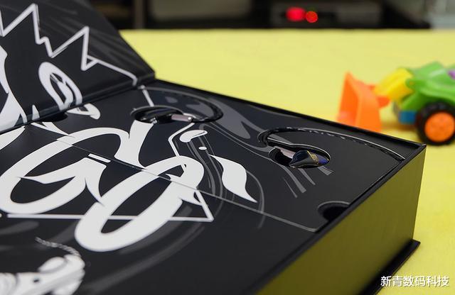 耳机|耳机虽小容四铁，声音一出震天下，一款可挂耳的高保真运动耳机