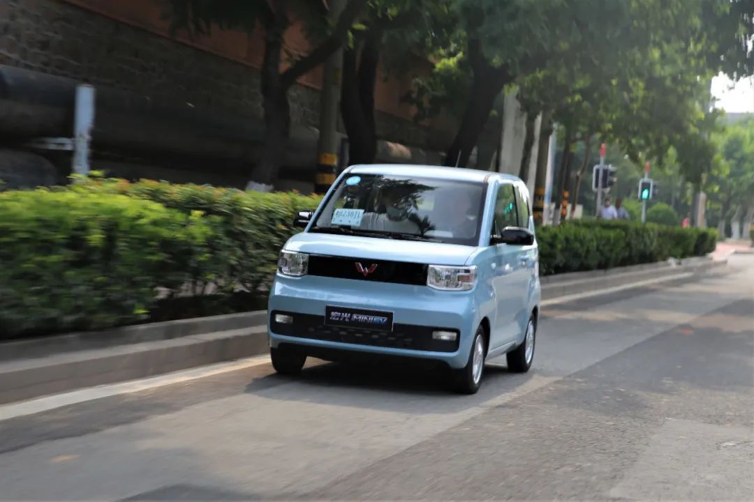 五菱宏光|预售1周订单破万!这台起售价不到3万的国民神车,原来真的很好开