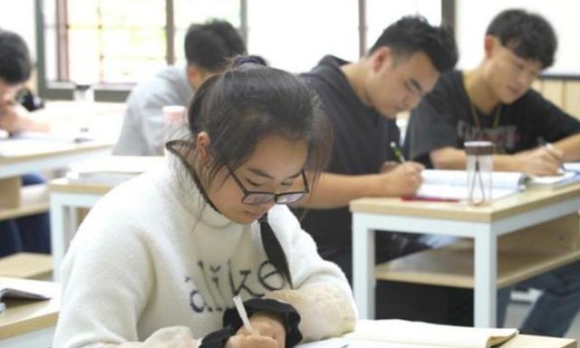 求职|只考上普通二本师范学院，毕业找工作很难吗？听听学长的建议