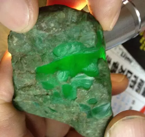 翡翠@翡翠帝王绿原石，我的眼已被靓瞎！！