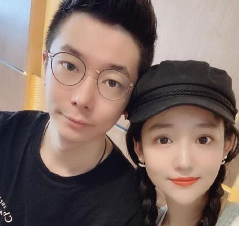 『』520绿地事件又曝大瓜,男主发布四周年纪念视频,每秒都是痛