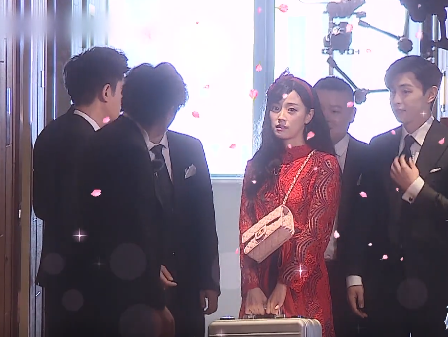 【男团】《极限挑战》黑暗30秒：群演和极限男团四目相对，都不知道该干啥